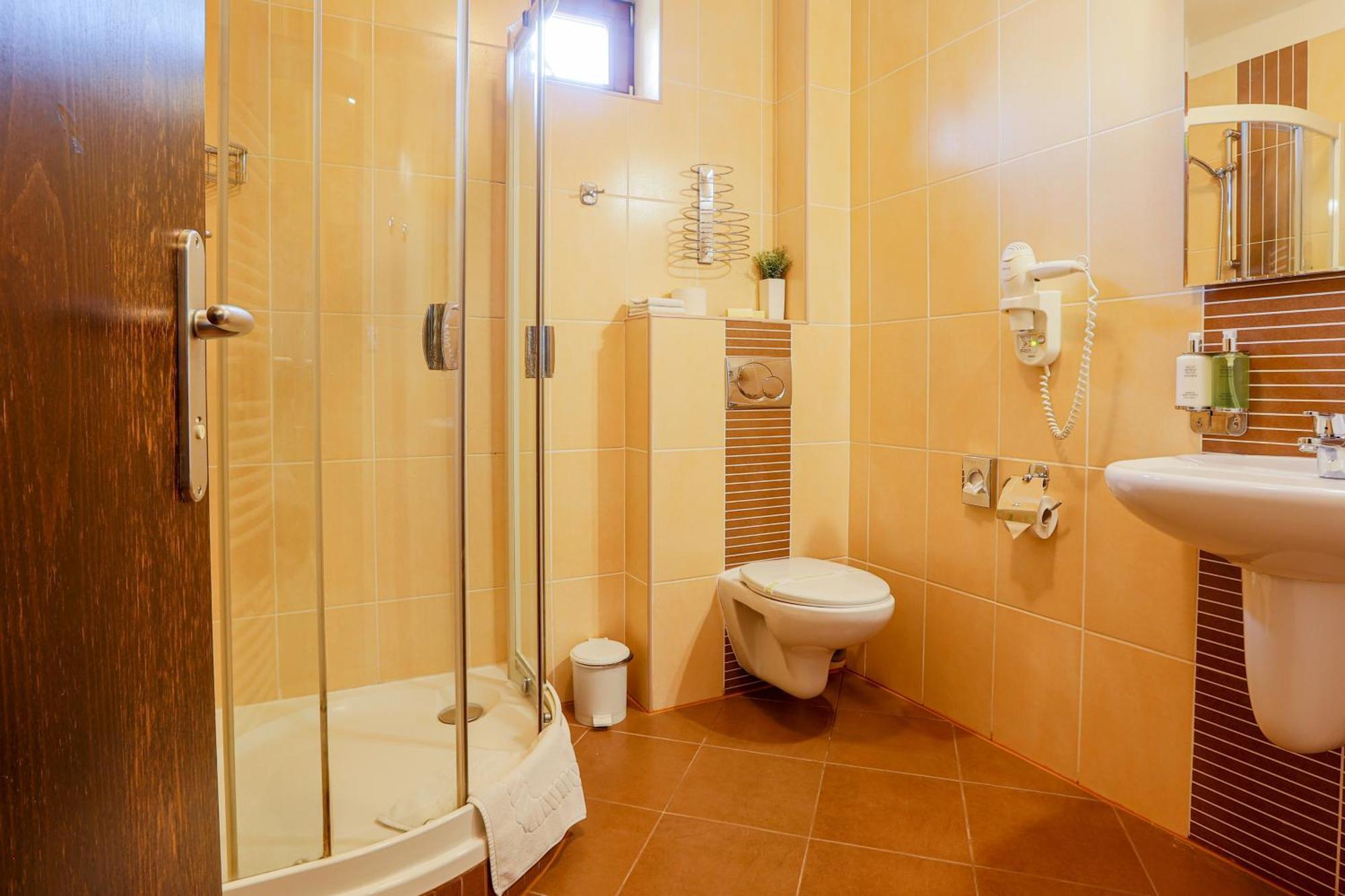 Grand Hotel Senica, Garni ภายนอก รูปภาพ