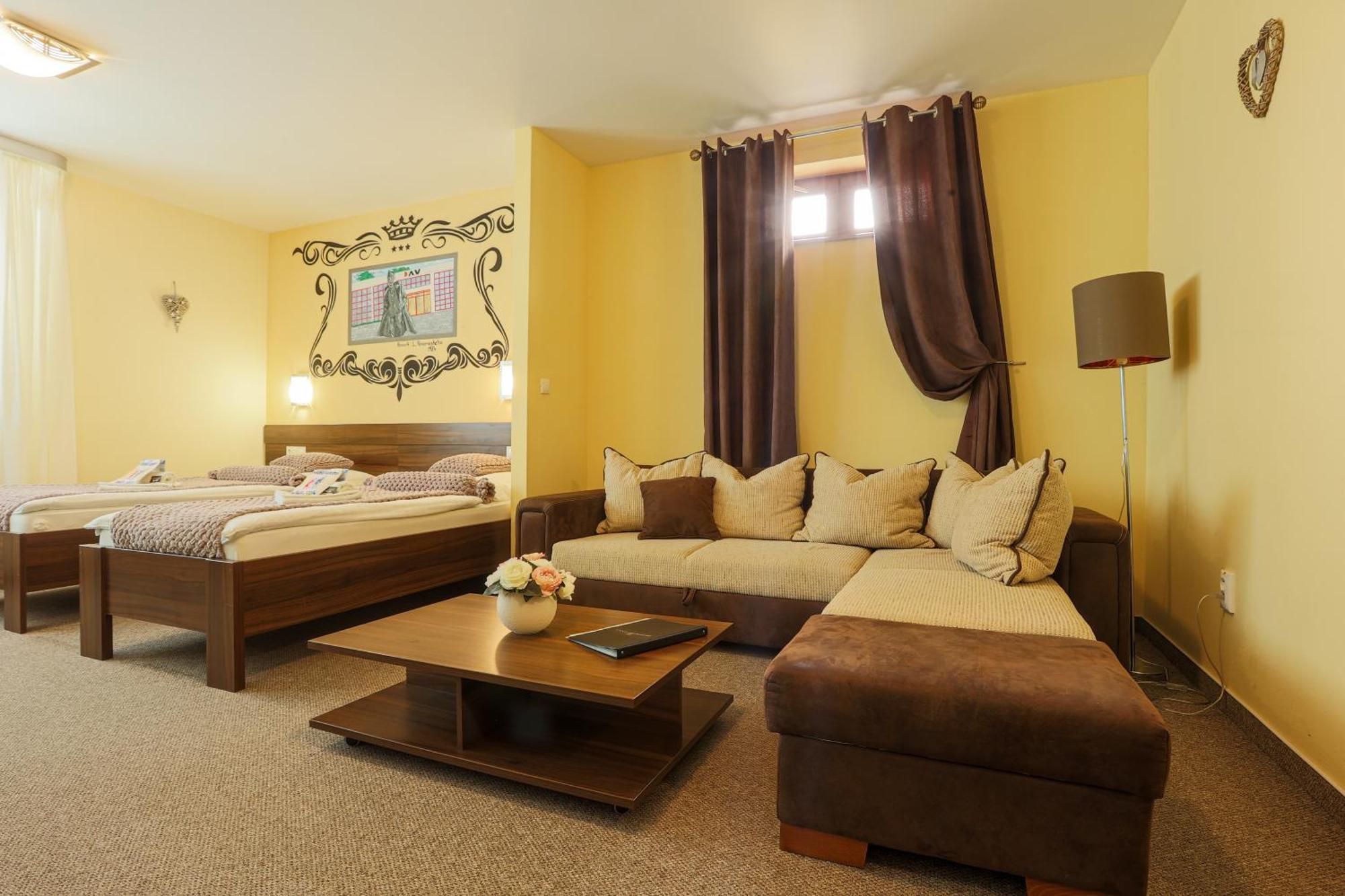 Grand Hotel Senica, Garni ภายนอก รูปภาพ