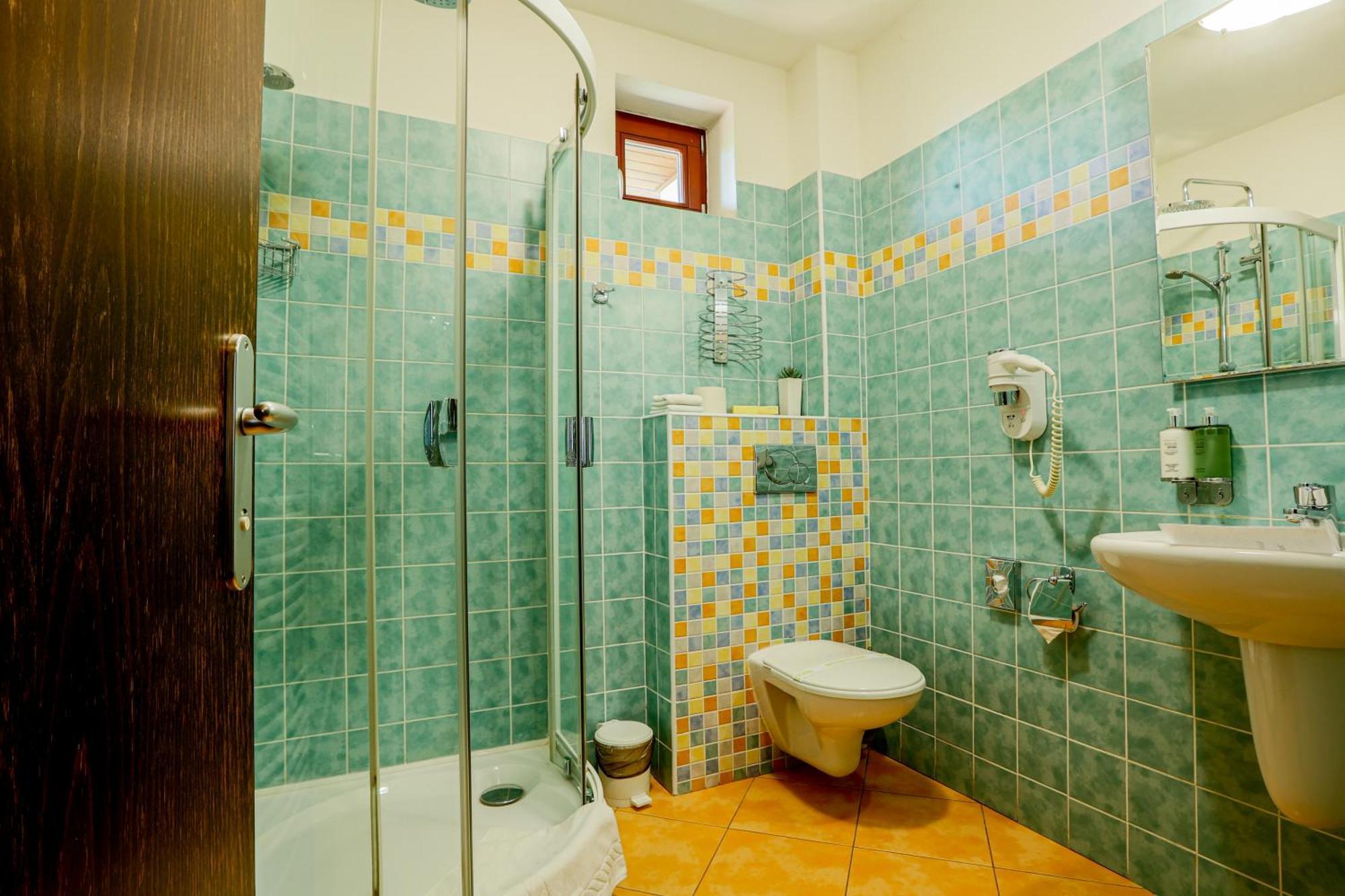 Grand Hotel Senica, Garni ภายนอก รูปภาพ